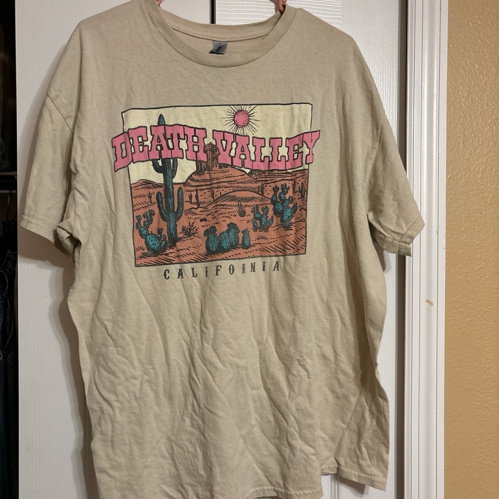 Graphic Tee, almost new. Rarley worn